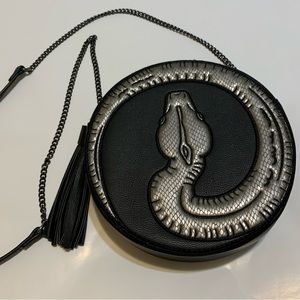 Danielle Nicole Harry Potter Godric Gryefindor snake and knife crossbo…